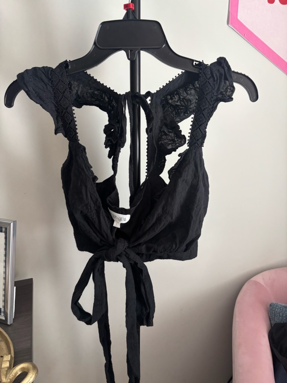 Matching Set-  Textured Tie-Front Crop Top & Ruffle Shorts - Picture 2 of 5